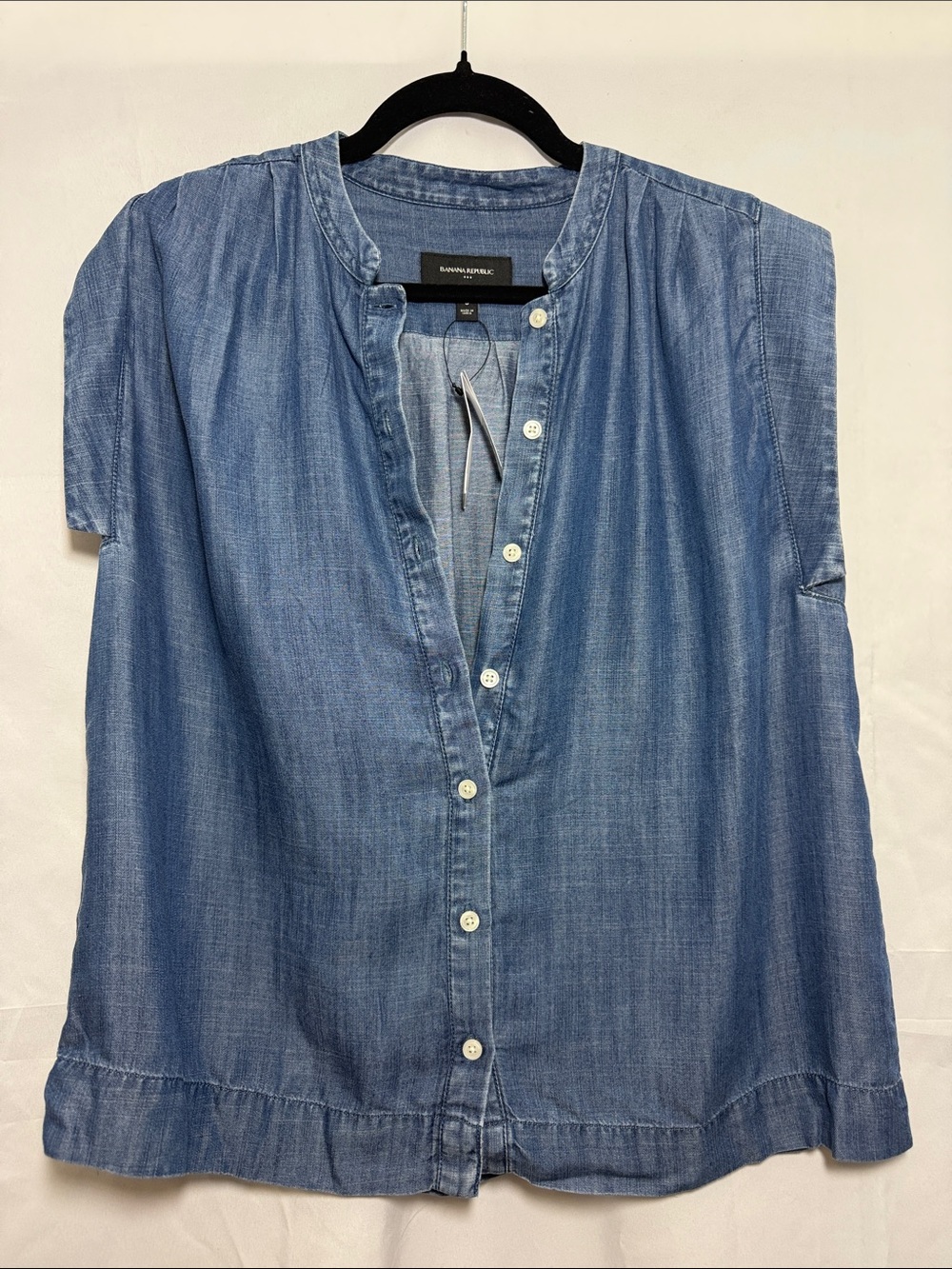 Banana Republic Light Blue Chambray Button-Front Short Sleeve Shirt